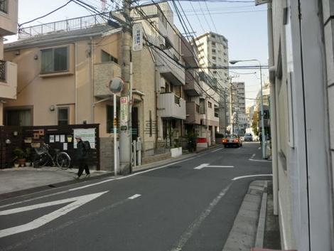 周囲はほとんど人通りがなく、閑静な町並みです