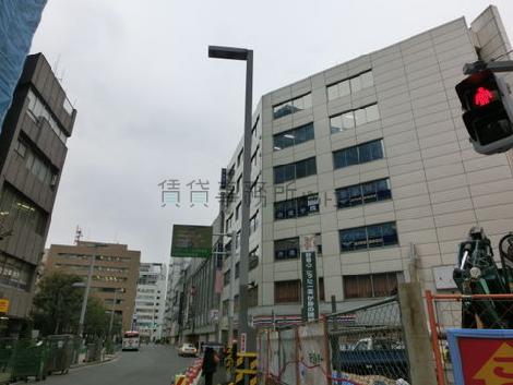 ビル前は開けて見晴しが良いです