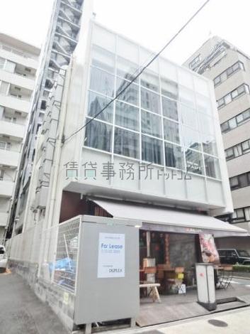 格子状のガラス窓