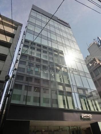 全面ガラス張りはスタイリッシュな印象を与えます