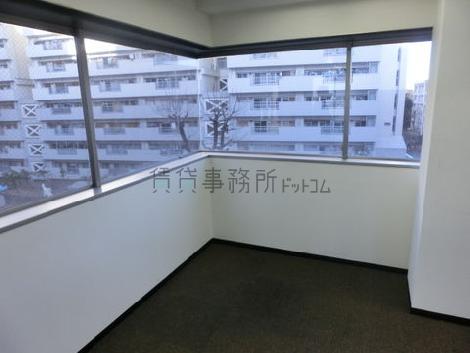 ISビルの室内