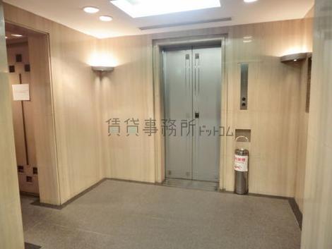 高級感のあるエレベーターホール、安心してお客様をお迎え出来ます