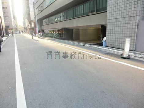 歩道はありませんが、車の通りは少ないですよ