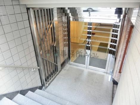 これは裏口、十分お洒落です