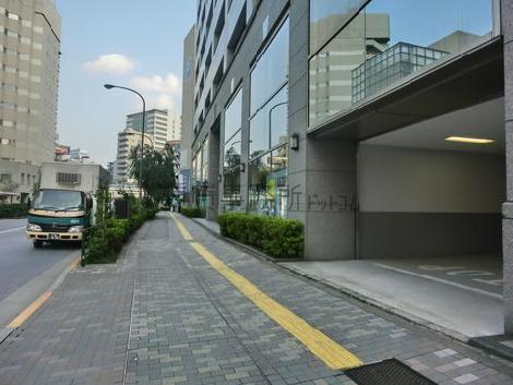 物件前の渋谷橋方向です