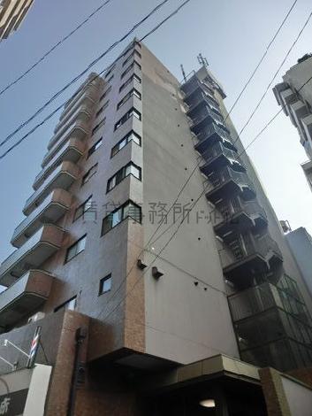 玄関前から見上げた写真です