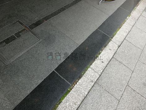 正面玄関段差