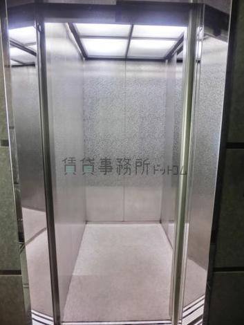 奥にスペースがあります