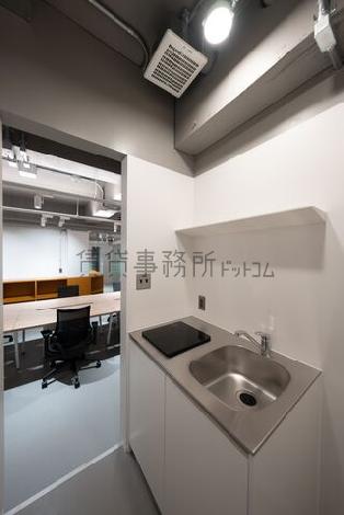 S-CUBEビルの給湯室