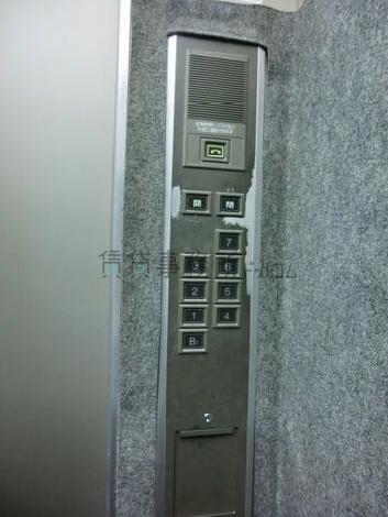 エレベーター内のボタンです