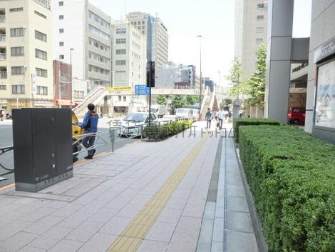 綺麗に舗装された歩道
