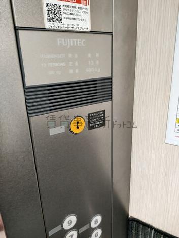 エレベーター１３名乗り