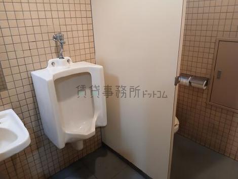 男性用トイレ　2階と4階