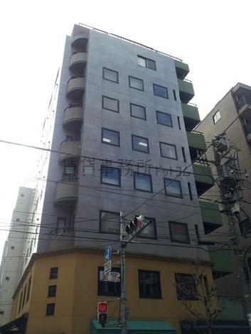 規則的な配置の窓面、統一感があります