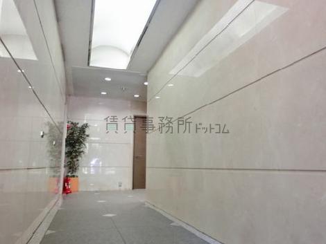 清潔感の感じられるエントランスです