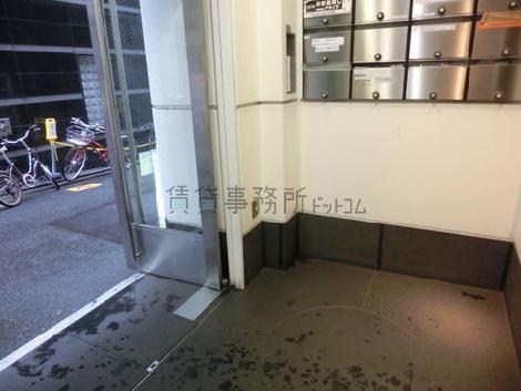 シンプルなエントランスです