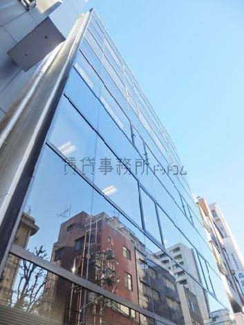 凹凸のないフラットな壁面で設計