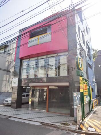 大理石も使いデザイン度高いビル
