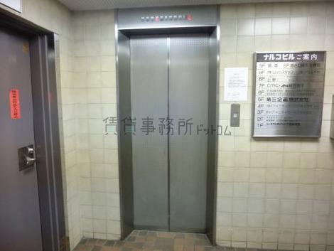 エレベーターが一基あります