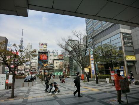 錦糸町駅北口改札を出るとすぐです