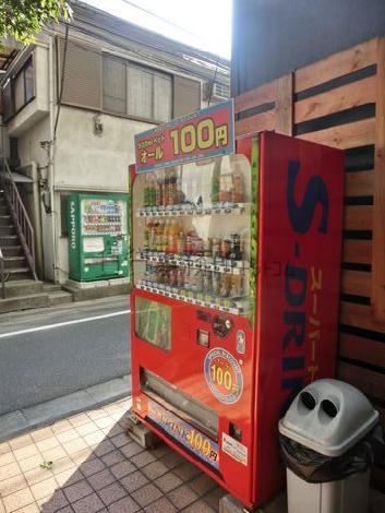 敷地内に自動販売機があります