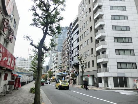 街路樹のある通り
