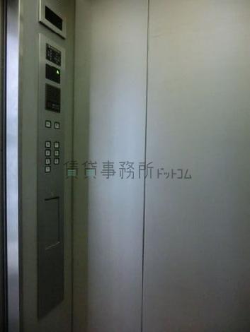 エレベーターの内装です