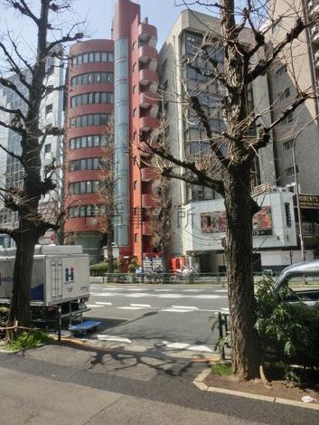正面入口付近から見た周辺です