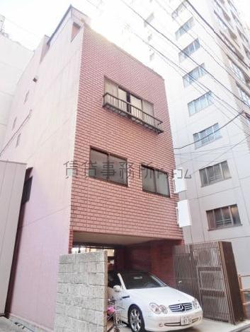無光沢の質感に仕上げた外装