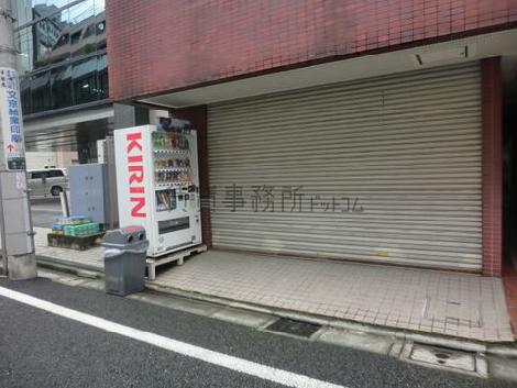 物件の敷地内に自動販売機があります