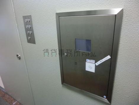 機械警備　　エレベーター不停止機器です