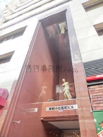 ヴィーナス像が配置された玄関口