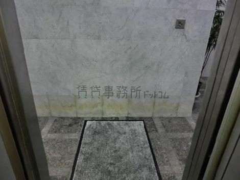 エレベーター内から見たフロアです