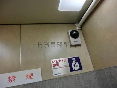 エレベーター内には防犯カメラもあります