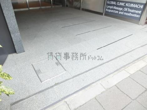 フラットな床面