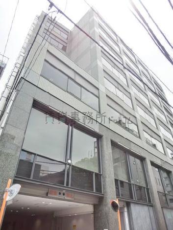窓ガラスの多い造り
