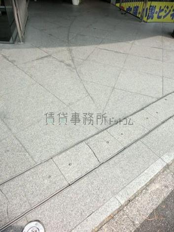 フラットな床面