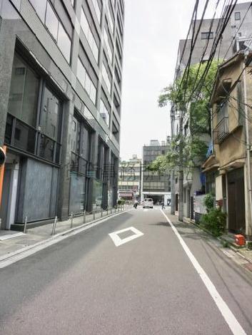 脇道奥からの様子