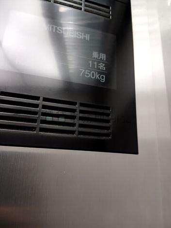 エレベーター11名乗り