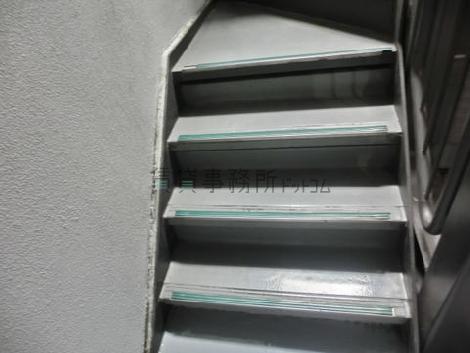 通用口にある階段です