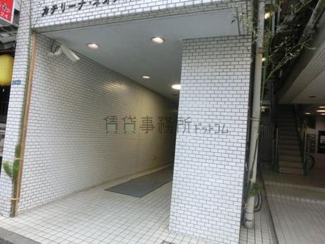 白いタイル張りでと統一されています