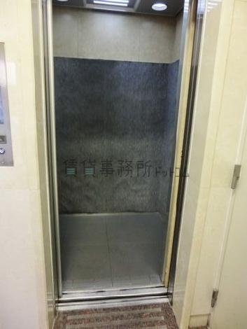 広々とした9人乗りです