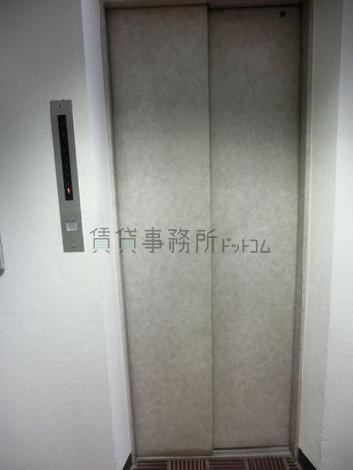エレベーターが1基あります