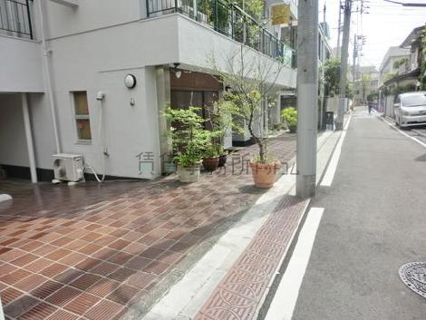 反対側も路地になっています