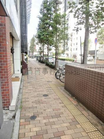 街路樹の立ち並ぶエリア
