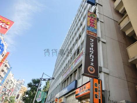 袖看板が設置されています