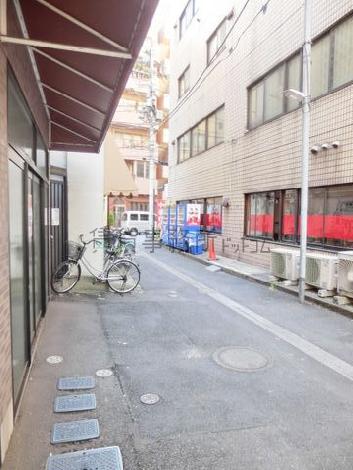 玄関前のゆとりを持たせた空間