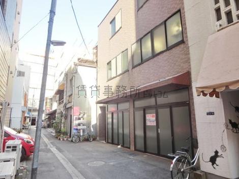 東日本橋駅へと向かう通りです