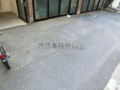 玄関前の床面です