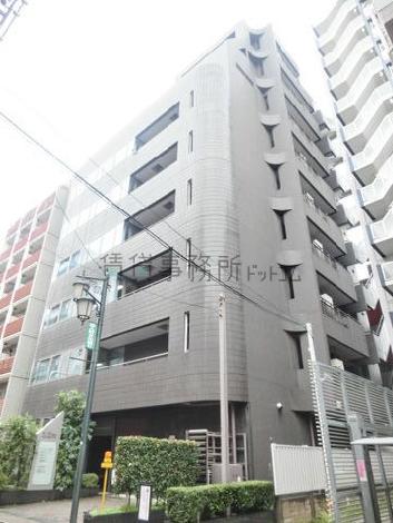 どっしりとした印象の建物